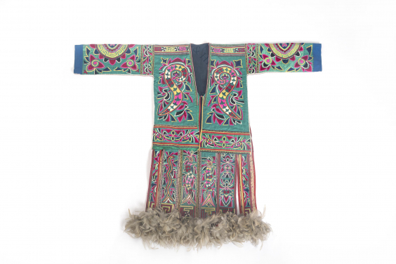 牯藏服：因苗族的「牯藏節」而得名，也有稱作「大牛衣」或「百鳥服」。
 